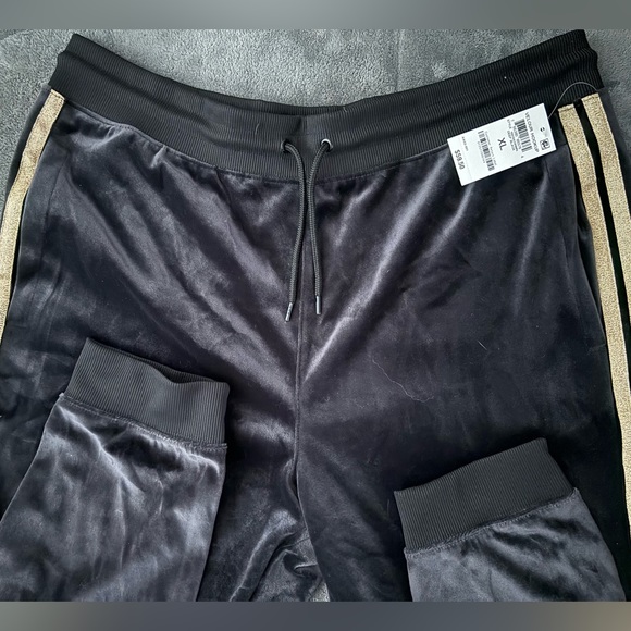 INC velour jump suit its a size XL black with gold pin strips - Picture 9 of 12